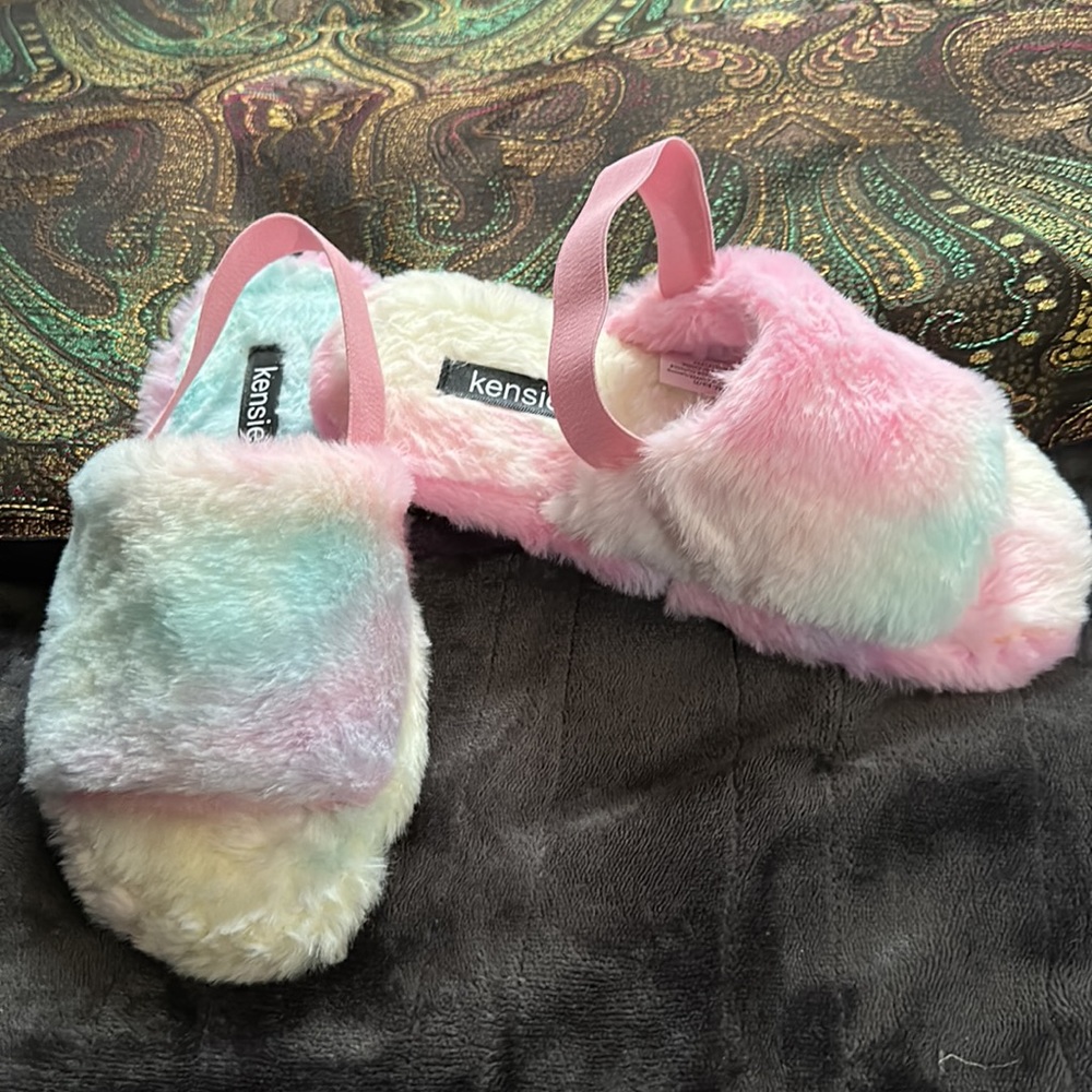 Shoes - Picture 2 of 4